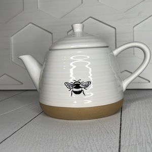 Woolly Heads by Magenta Collectible Bumblebee Bee Teapot White/Cream Rae Dunn